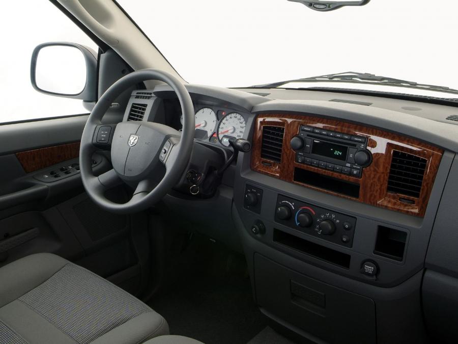  Dodge Ram 2500 Quad Cab 2006 года  (фото 3 из 6)